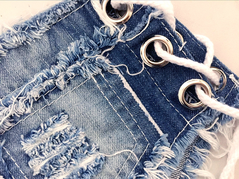 Women's denim shorts - obrazek 7