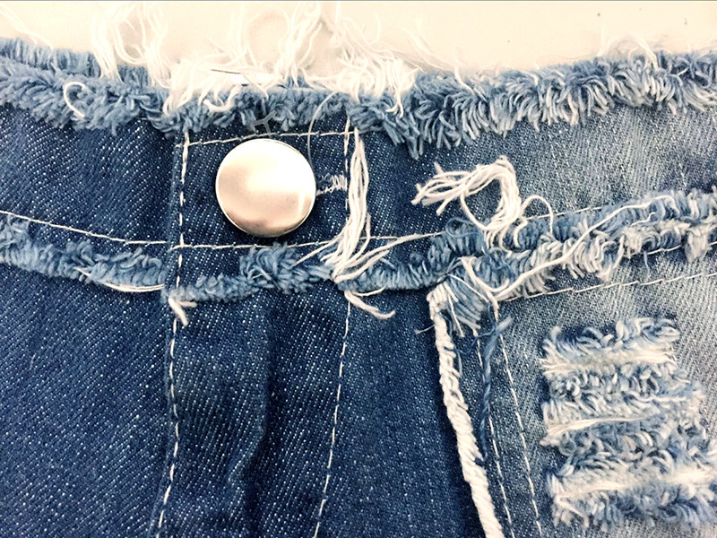 Women's denim shorts - obrazek 3